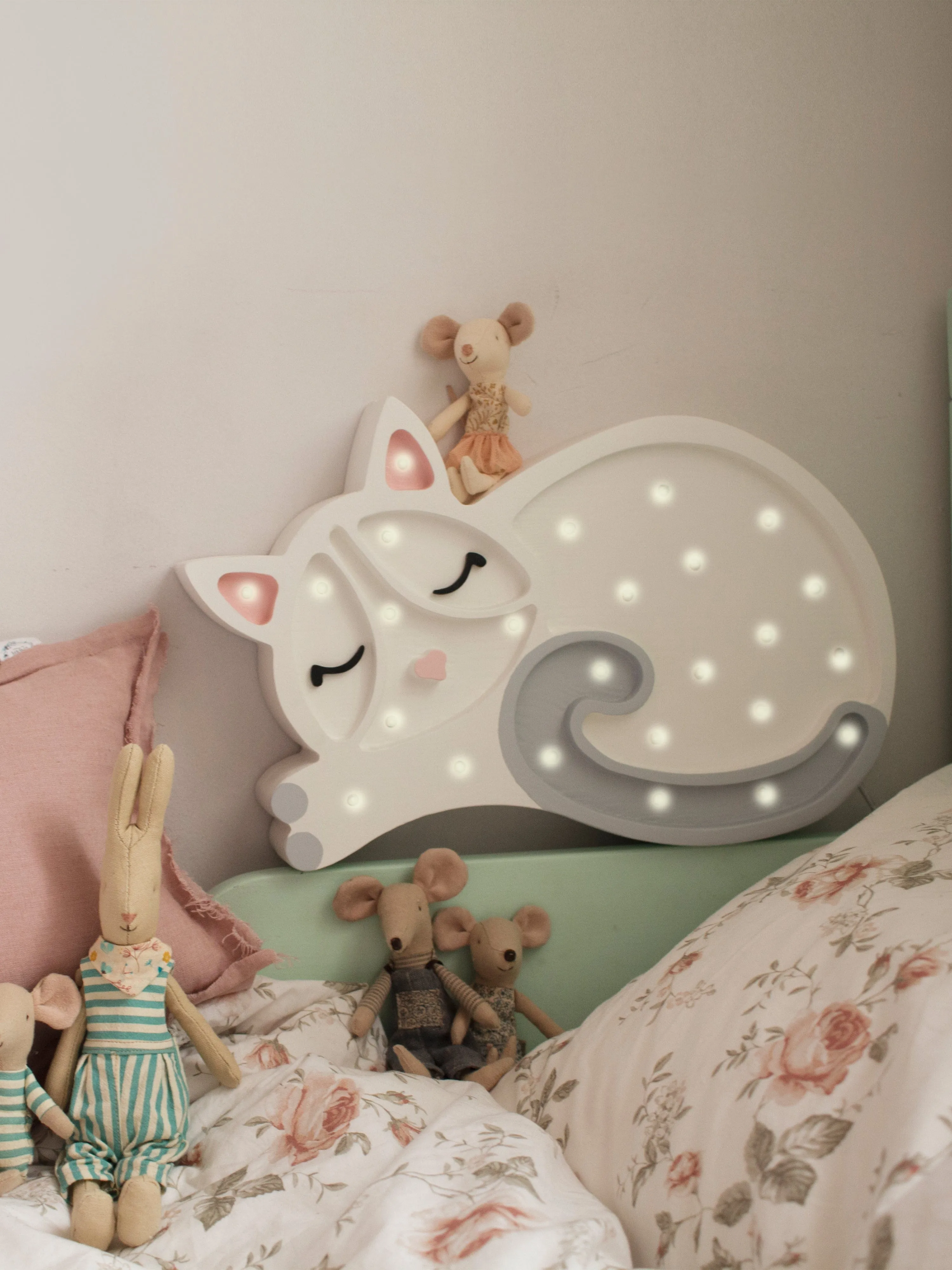 Little Lights Cat Lamp in White (20.5x38x5.5 cm)