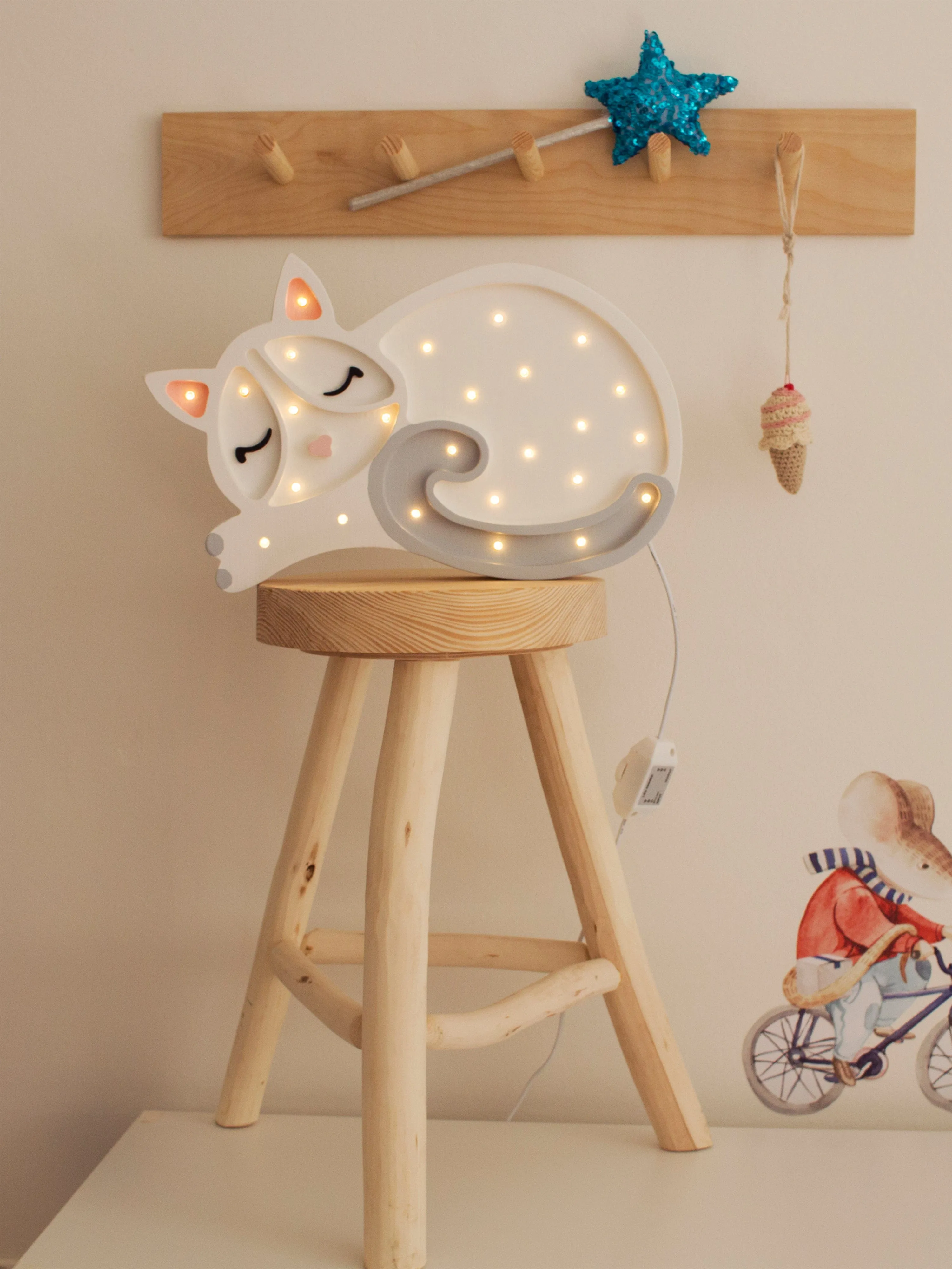 Little Lights Cat Lamp in White (20.5x38x5.5 cm)