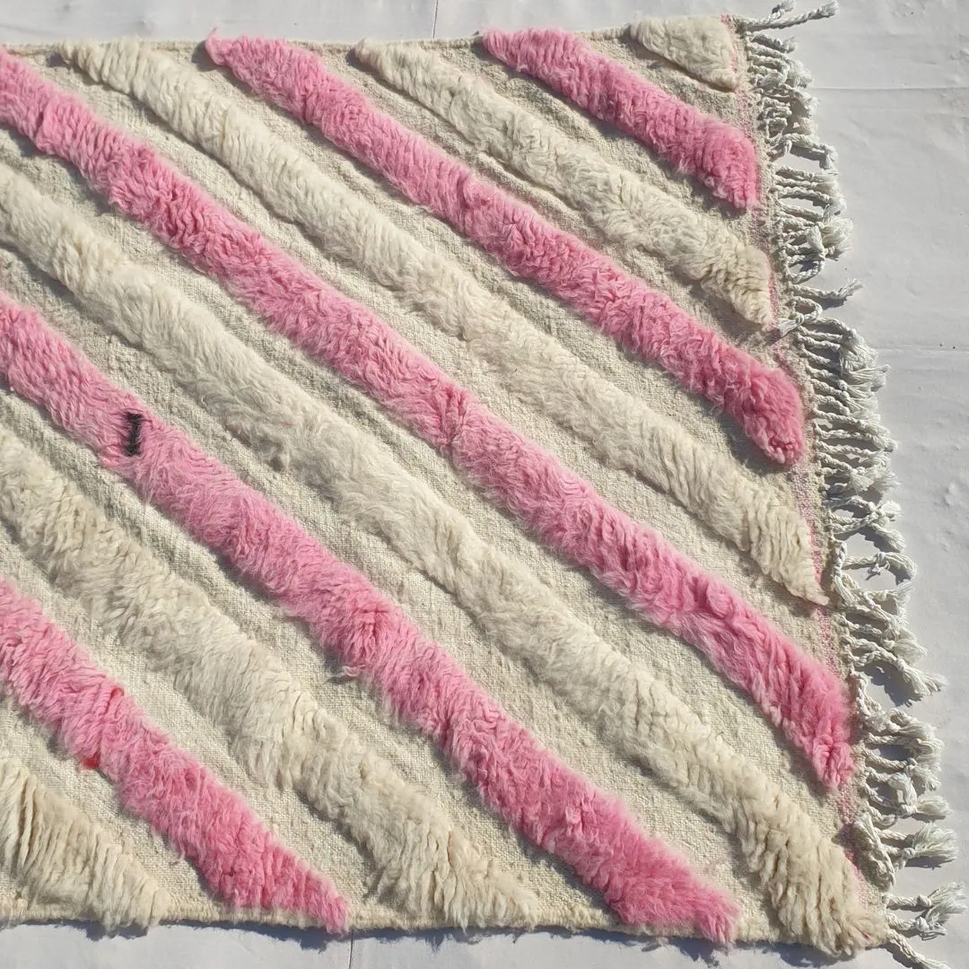 Tiwla | White & Pink Moroccan Rug 3x5 Beni Ourain Ultra Soft | 3'74x5'51 Ft | 114x168 cm