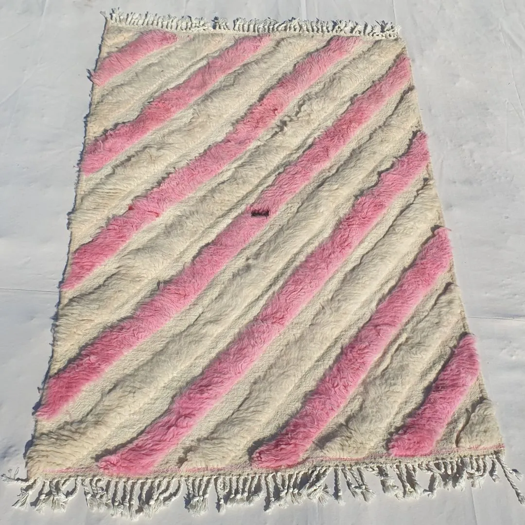 Tiwla | White & Pink Moroccan Rug 3x5 Beni Ourain Ultra Soft | 3'74x5'51 Ft | 114x168 cm